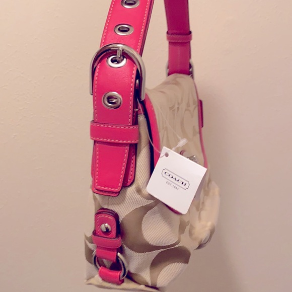 🎁Coach Flap Duffle🎁 - Picture 4 of 5